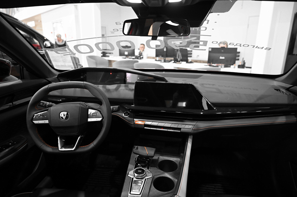 Changan UNI-V LX, красный