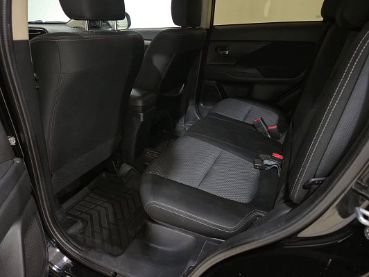 Mitsubishi Outlander Intense, 2016 года, пробег 294901 км