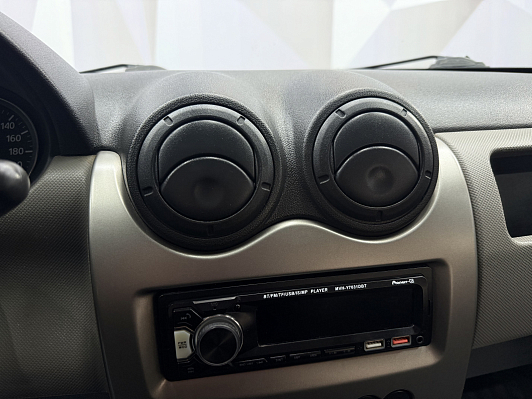 Renault Sandero Специальная серия, 2014 года, пробег 105722 км