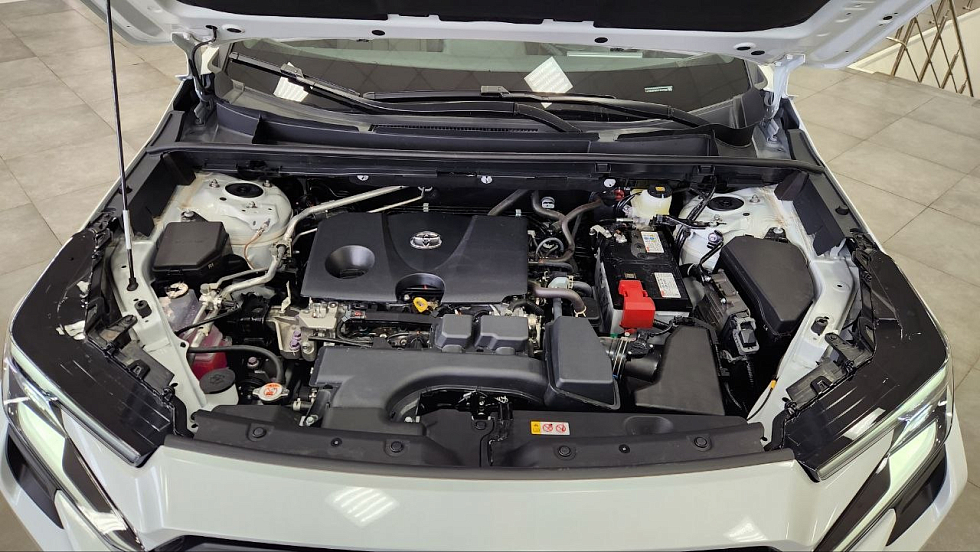 Toyota RAV4 Luxury, белый