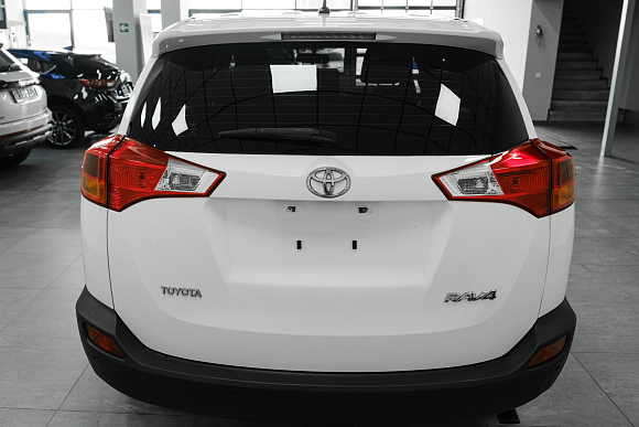 Toyota RAV4, 2015 года, пробег 122000 км