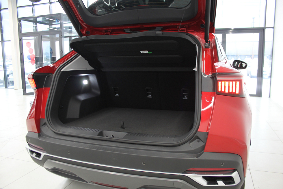 Omoda C5 Актив, красный