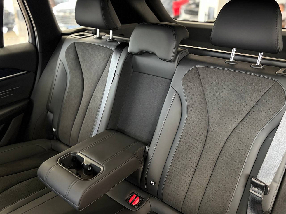 Geely Monjaro Люкс, черный