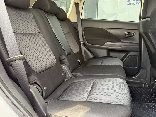 Mitsubishi Outlander Intense, 2014 года, пробег 117700 км