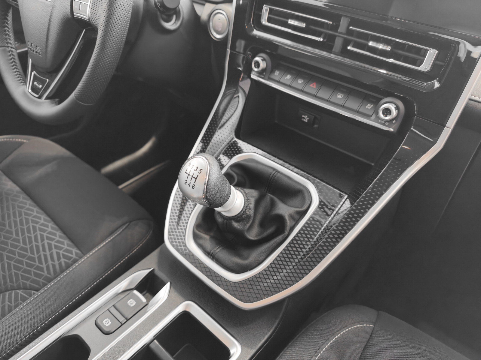 Haval M6 Оптимум, белый