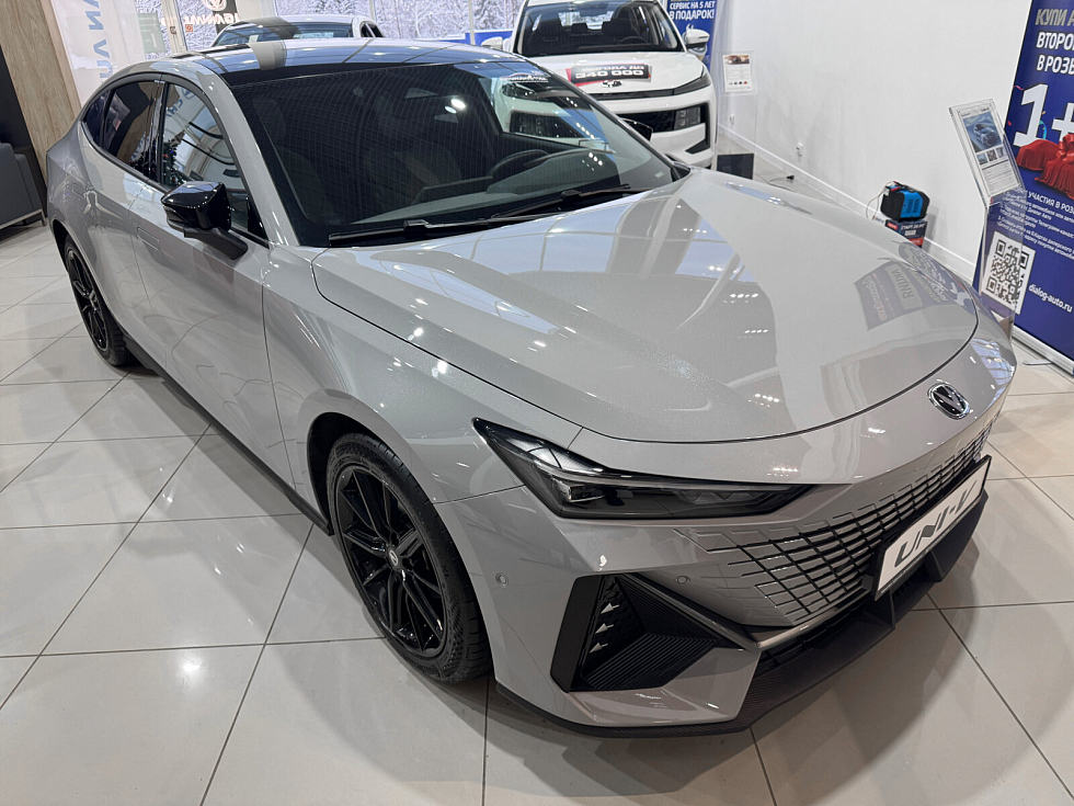 Changan UNI-V DLX, серебряный