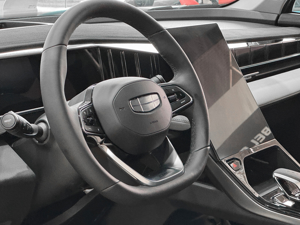 Geely Atlas Спорт, зеленый