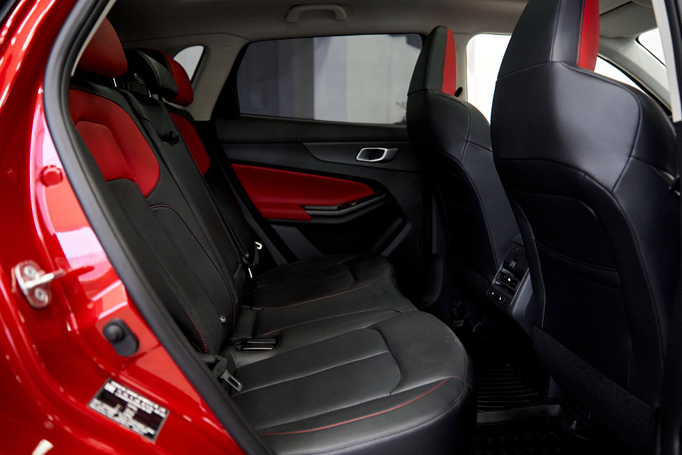 Changan UNI-S (CS55 Plus) Comfort, красный