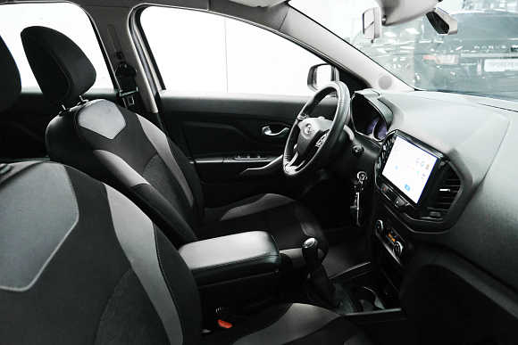 Lada (ВАЗ) XRAY Comfort, 2017 года, пробег 105000 км