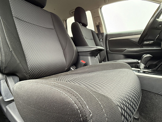 Mitsubishi Outlander Intense, 2018 года, пробег 172000 км