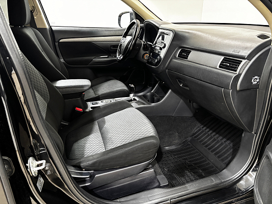 Mitsubishi Outlander Invite, 2015 года, пробег 182216 км