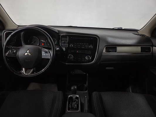 Mitsubishi Outlander Intense, 2016 года, пробег 294901 км