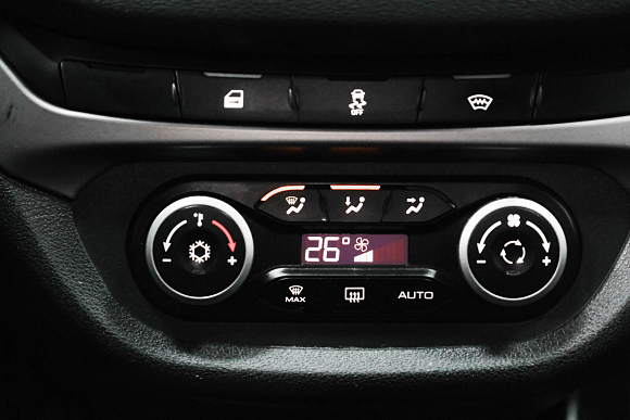 Lada (ВАЗ) Vesta Luxe Multimedia (2019-2021), 2018 года, пробег 144454 км