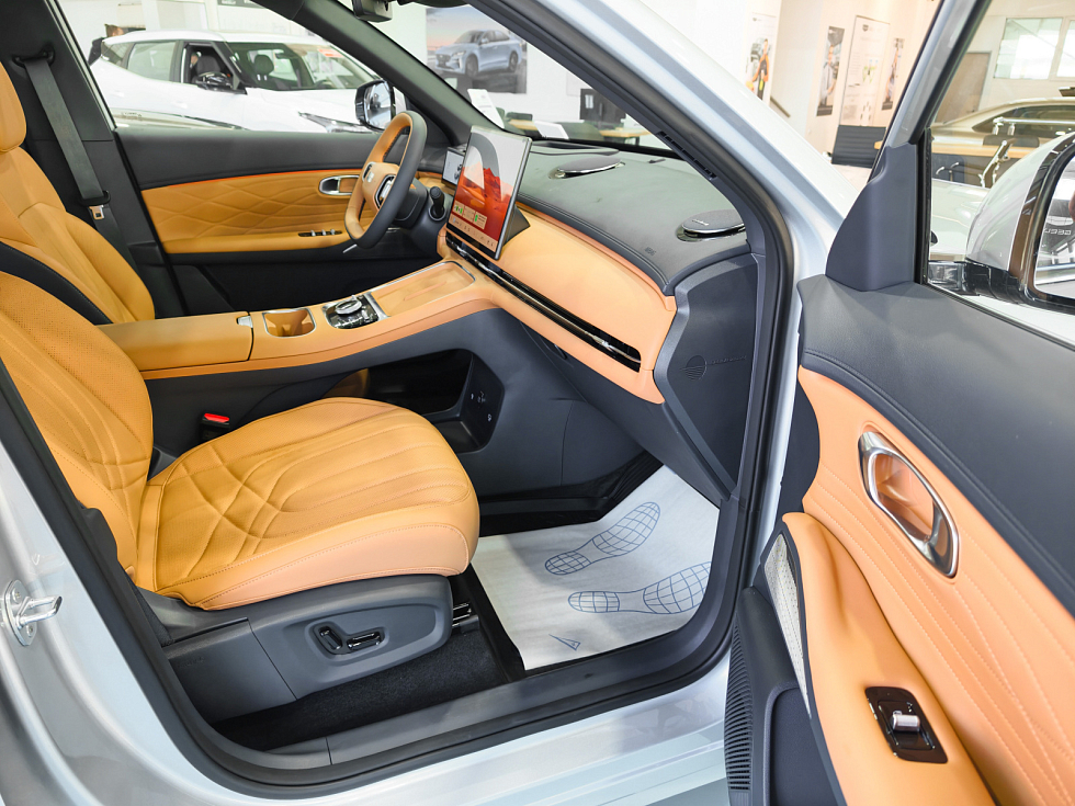 Geely EX5 EM-i Макс, серебряный