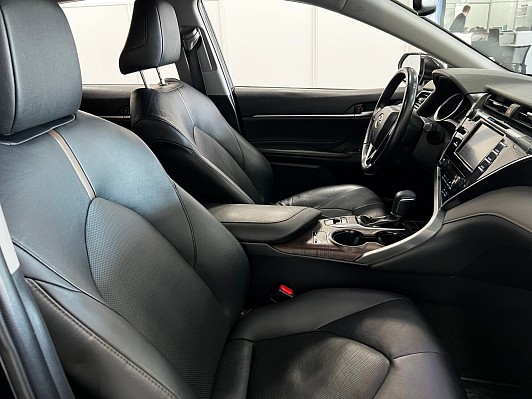 Toyota Camry Элеганс Safety, 2019 года, пробег 130300 км