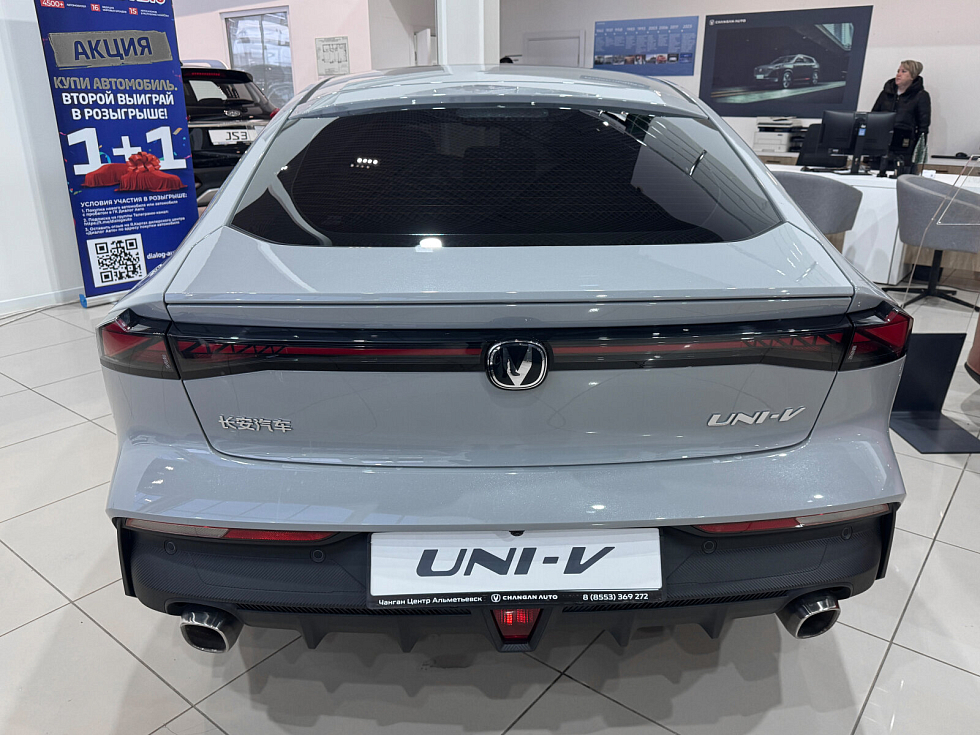 Changan UNI-V DLX, серебряный