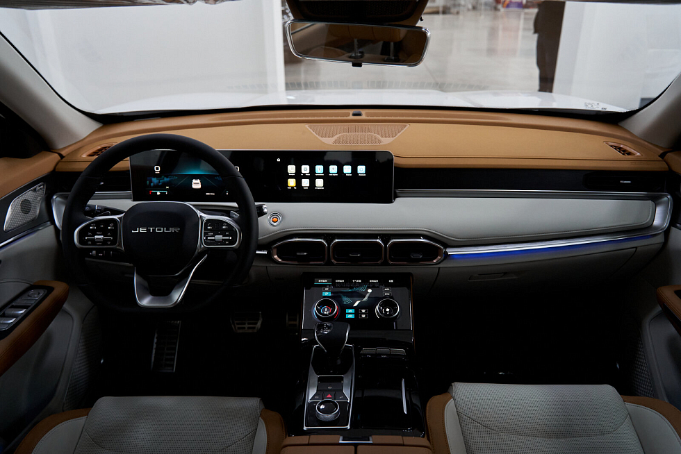 JETOUR X70+ Комфорт, белый