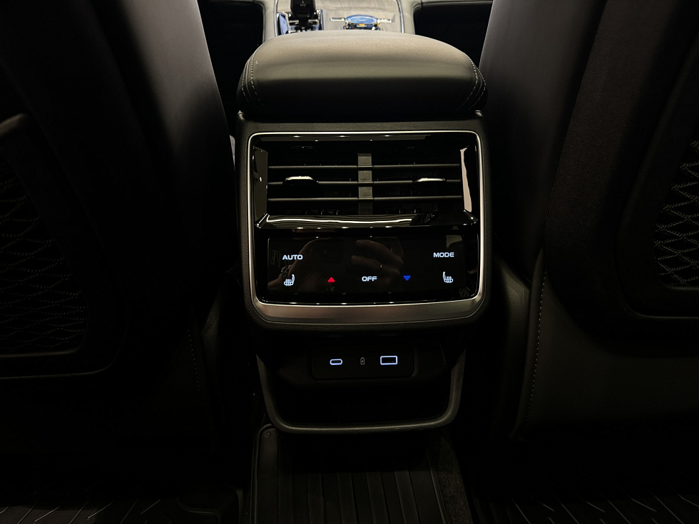 Geely Monjaro Flagship (2023-2025), черный