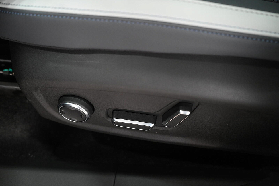 Geely Atlas Спорт, голубой