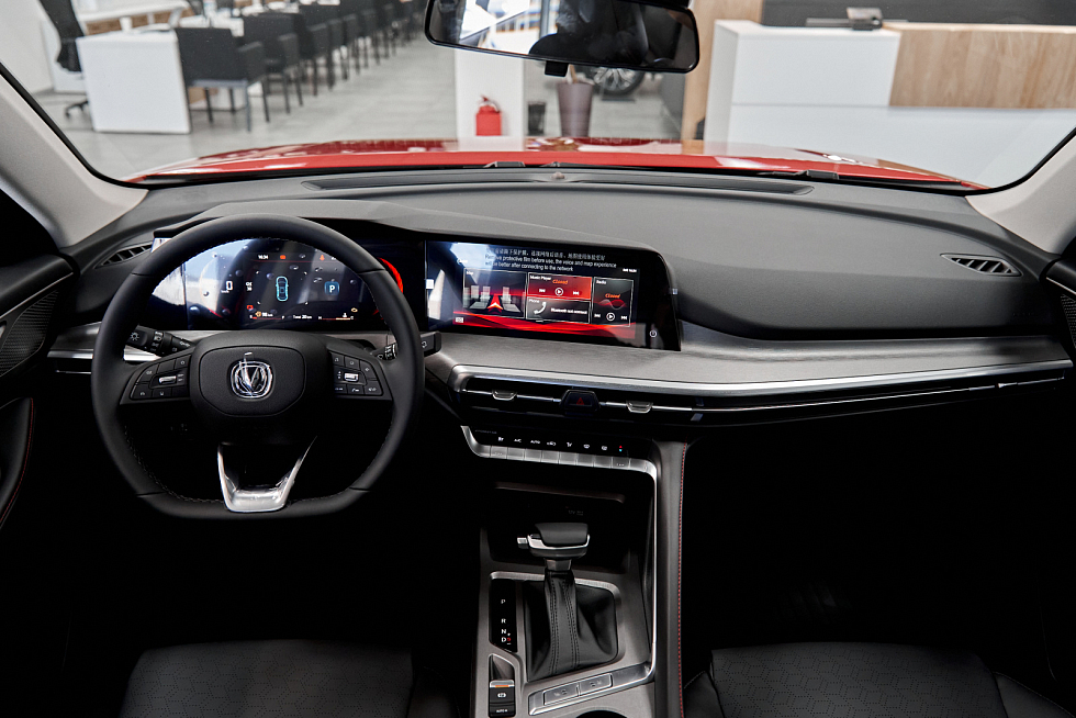 Changan CS35 Plus Техно, красный