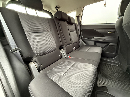 Mitsubishi Outlander Intense, 2018 года, пробег 172000 км