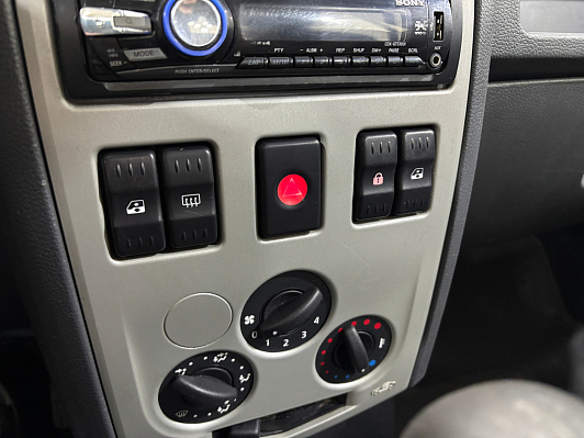 Renault Logan, 2006 года, пробег 289427 км