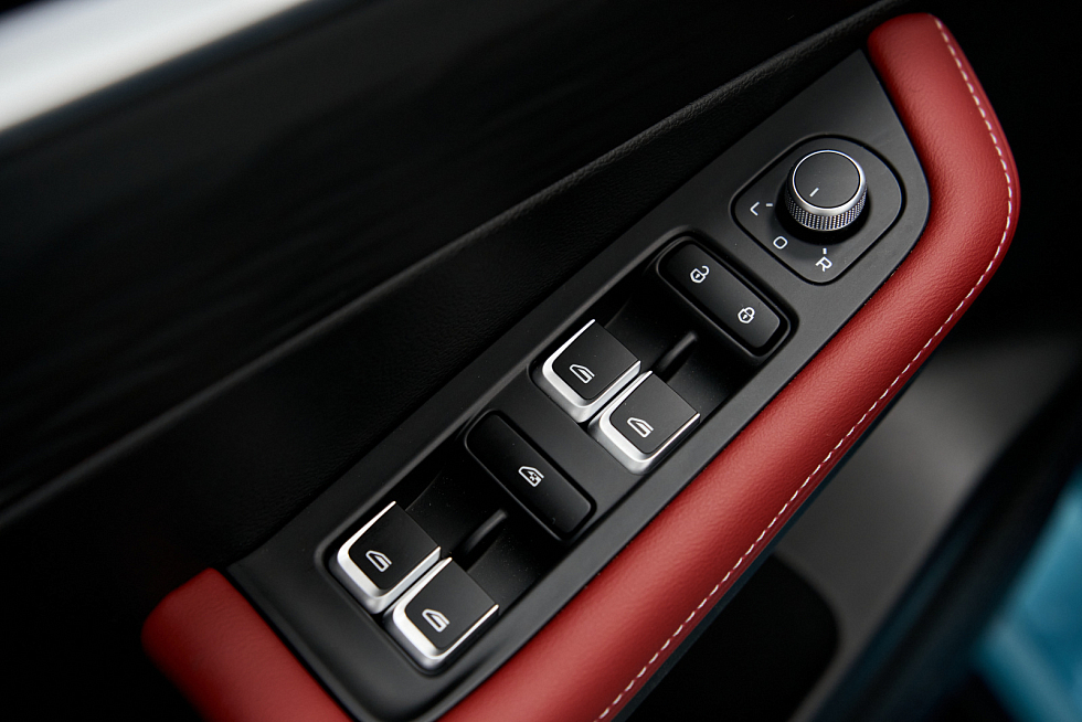 Geely Coolray Flagship, голубой