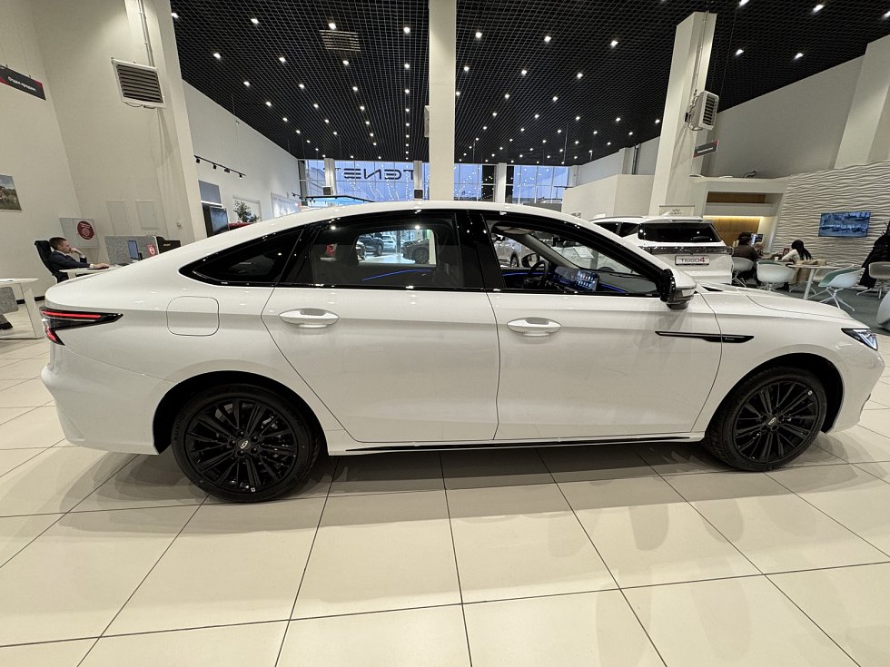 Chery Arrizo 8 Ультра Черный / Ultra Black, белый