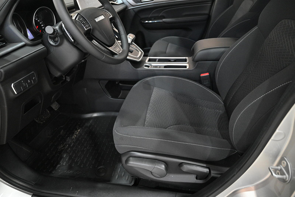 Haval M6 Оптимум, серебряный