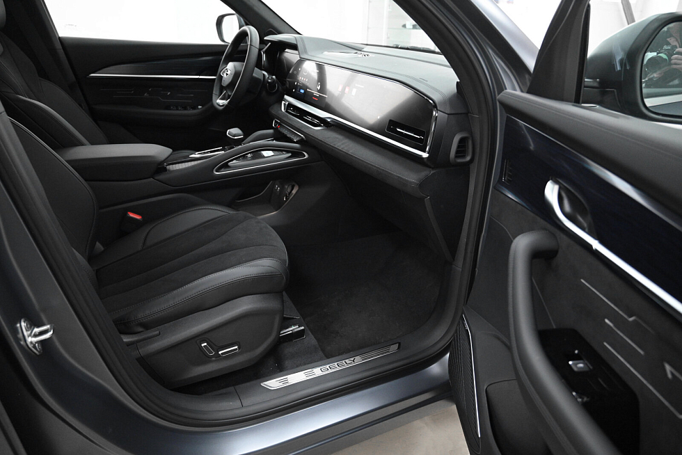 Geely Monjaro Люкс (2023-2025), серый