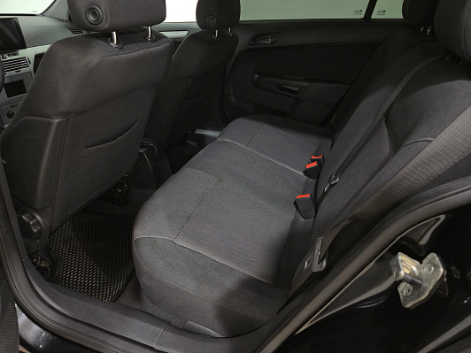 Opel Astra, 2011 года, пробег 171820 км
