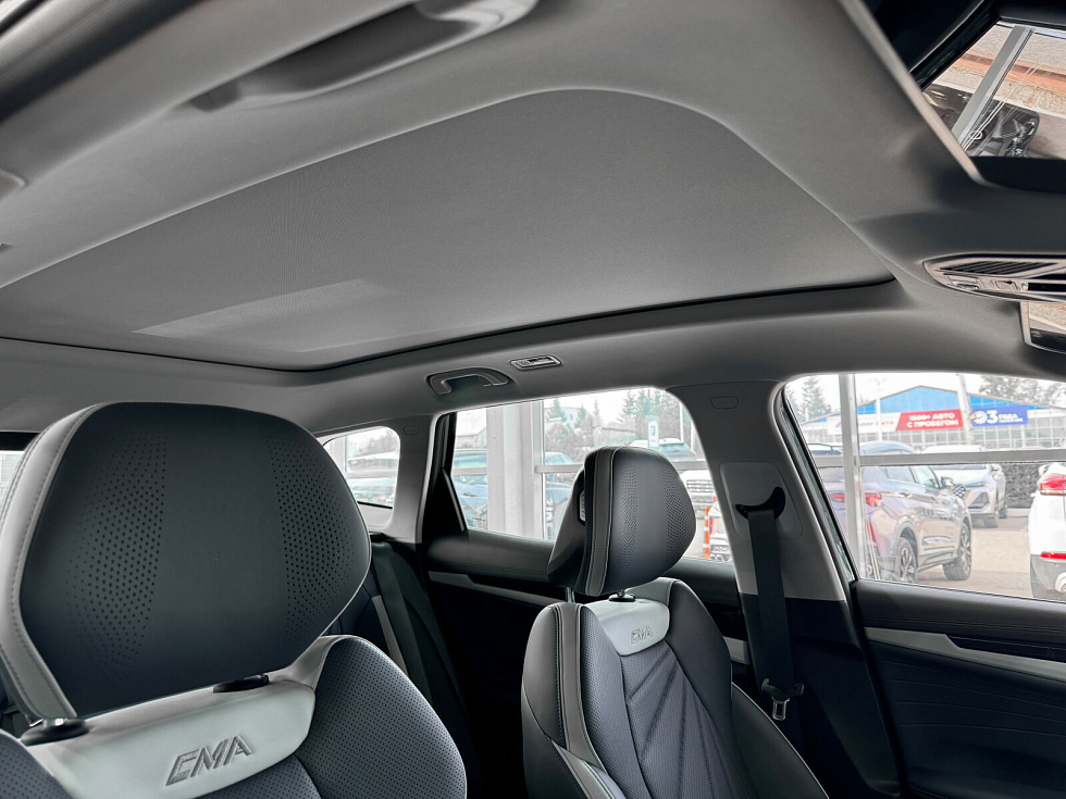 Geely Atlas , зеленый