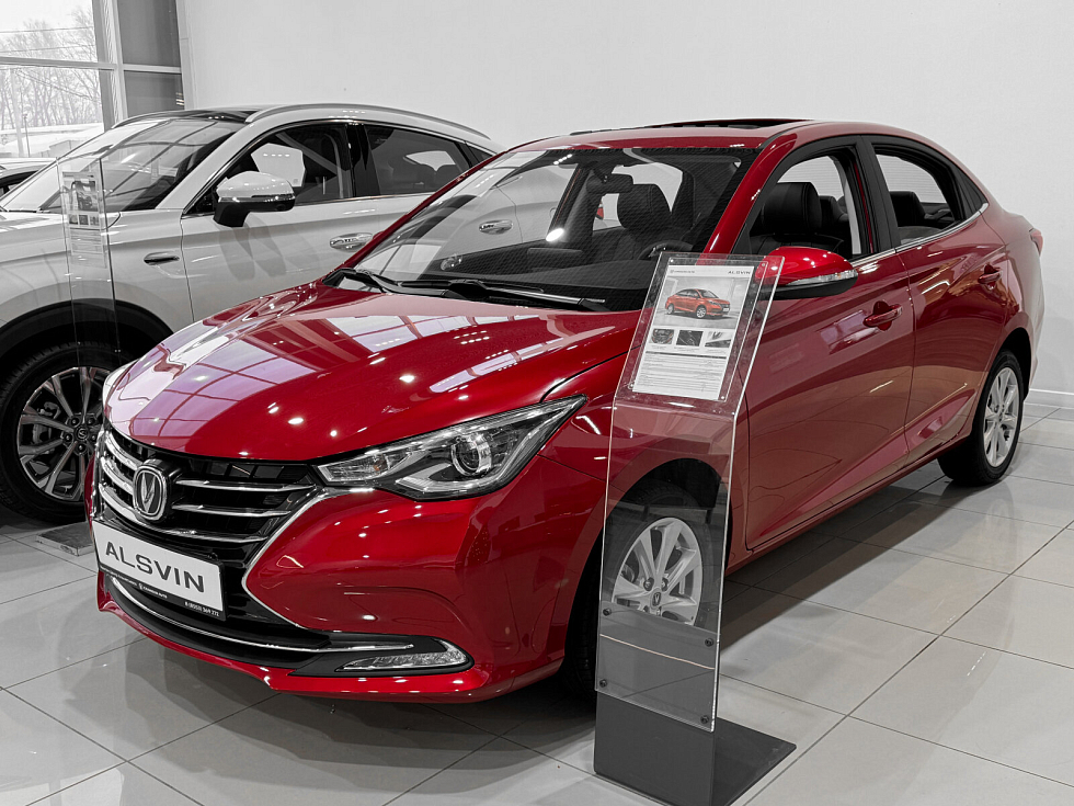 Changan Alsvin Люкс, красный