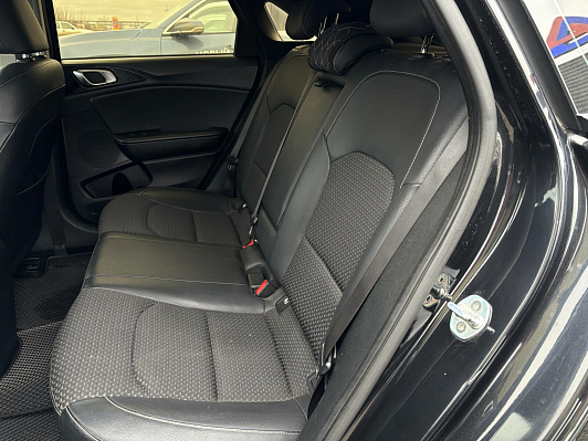 Kia Ceed Prestige, 2018 года, пробег 180268 км