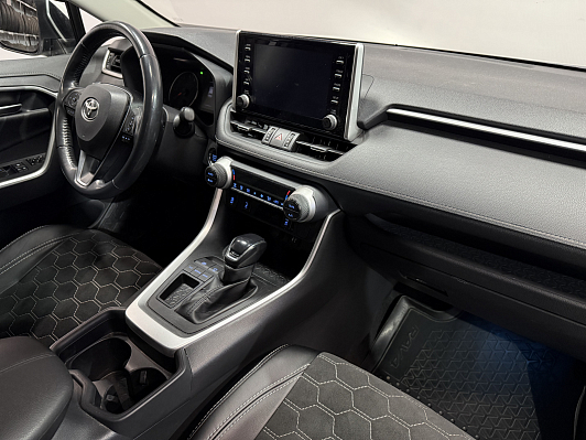 Toyota RAV4 Комфорт, 2020 года, пробег 114000 км