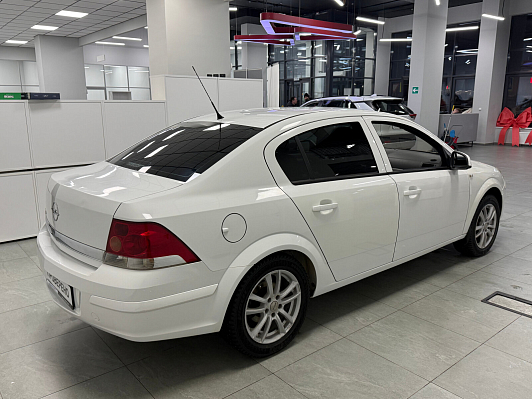 Opel Astra, 2011 года, пробег 245000 км