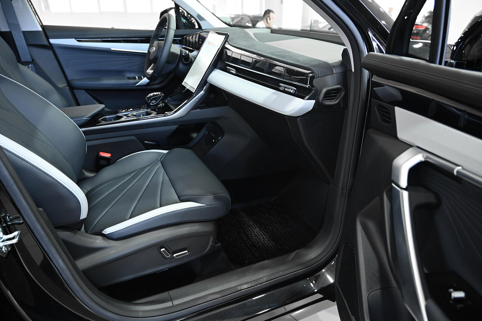 Geely Atlas Флагман, черный