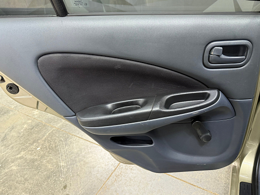 Nissan Almera, 2004 года, пробег 237670 км