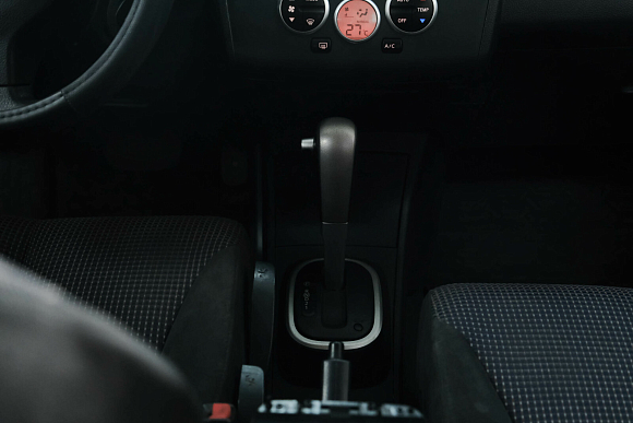 Nissan Tiida, 2010 года, пробег 219000 км