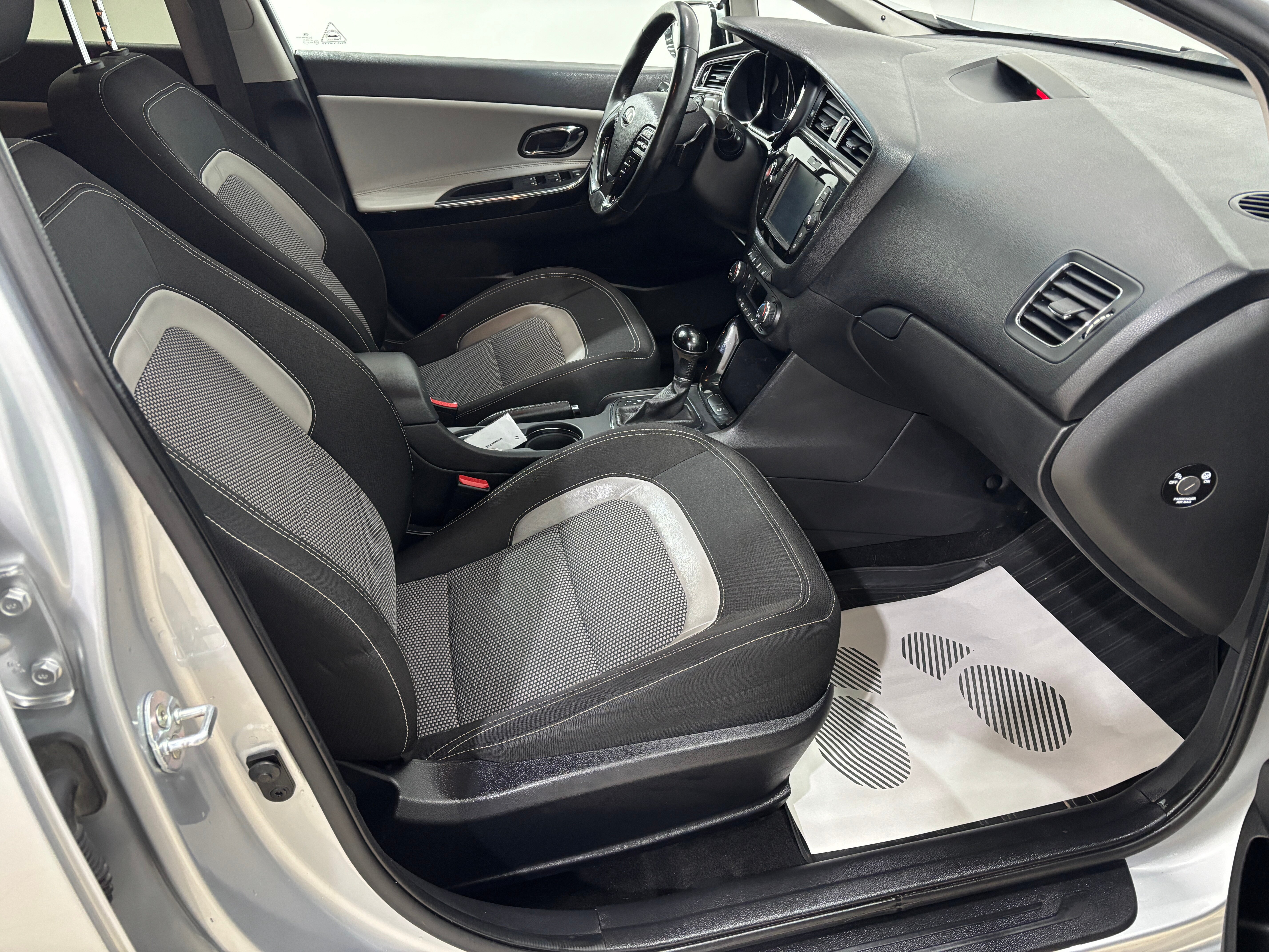 Kia Ceed Prestige, 2018 года, пробег 116811 км