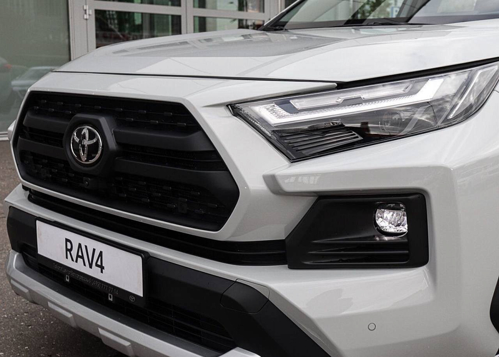 Toyota RAV4 Adventure, белый