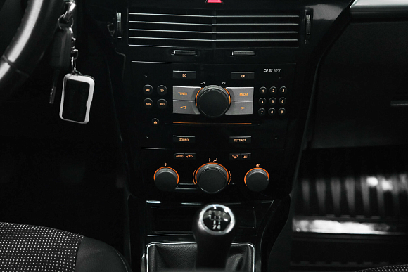 Opel Astra Cosmo, 2013 года, пробег 127000 км