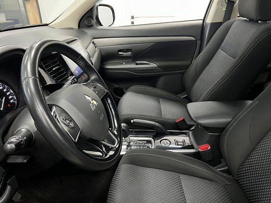 Mitsubishi Outlander Invite, 2018 года, пробег 136649 км