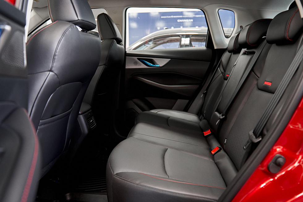 Changan CS35 Plus Advance, красный