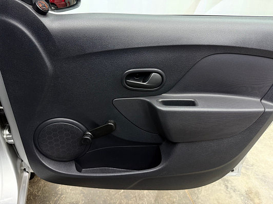 Renault Logan Life, 2019 года, пробег 39906 км