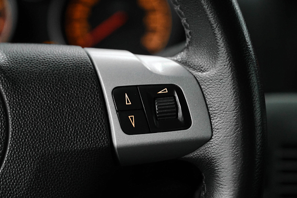 Opel Astra, 2011 года, пробег 120000 км