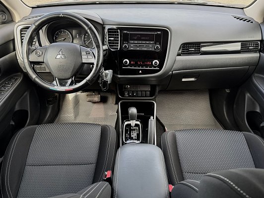 Mitsubishi Outlander Invite, 2021 года, пробег 59640 км