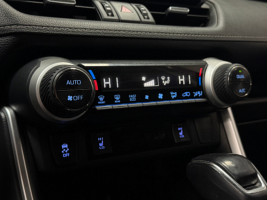 Toyota RAV4 Комфорт, 2021 года, пробег 115000 км
