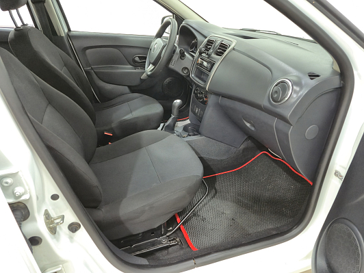 Renault Logan Confort, 2015 года, пробег 97473 км