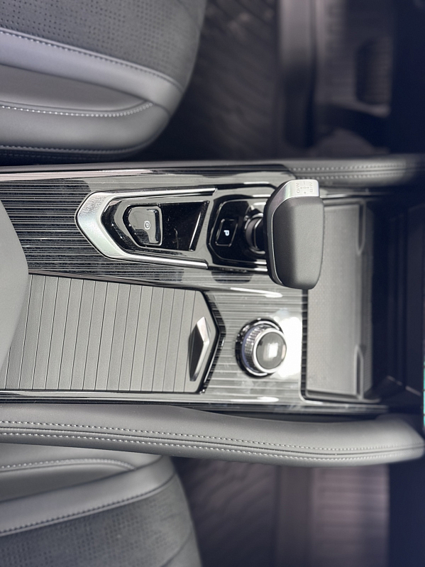 Geely Monjaro Flagship, черный